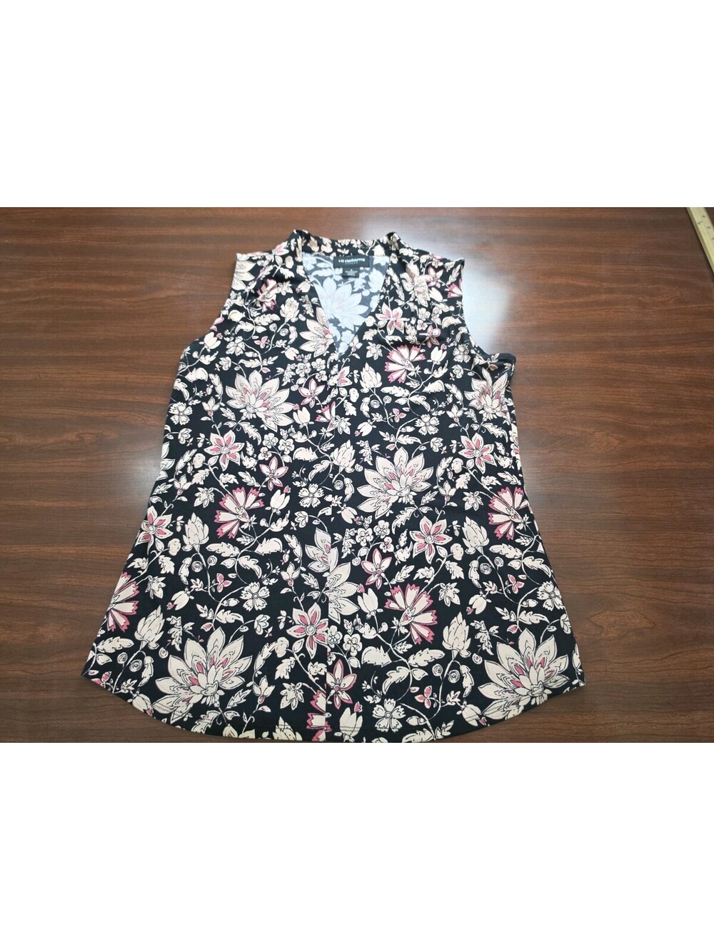 Liz Claiborne Size Small Black Floral V Neck Sleeveless Corporate Chic Top
